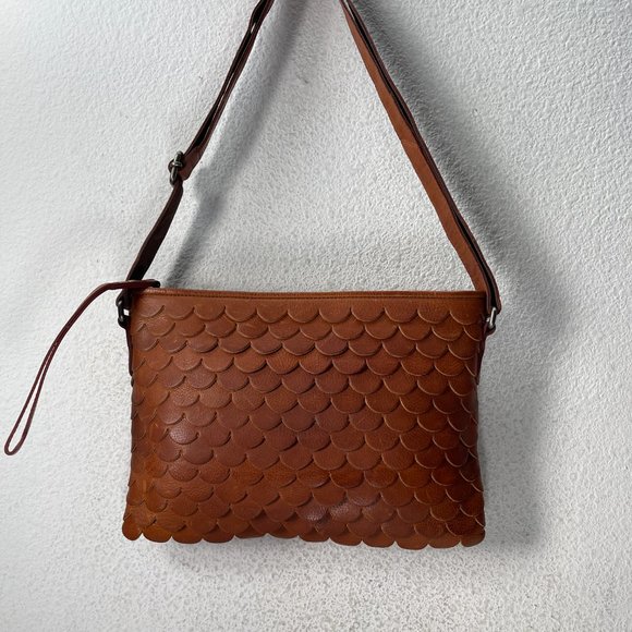 EXPRESSIONS INDIA - PRISTINE NWT $225.00 - SCALLOPED 100 % FULL GRAIN LEATHER